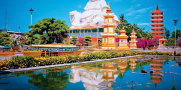 Vinh Trang Pagoda – The most unique pagoda in the Southwest region