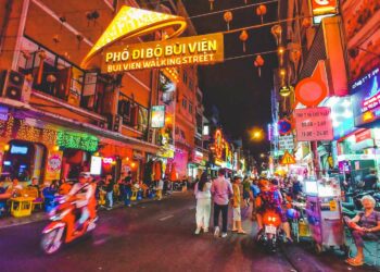 Nighttime tourism in Saigon